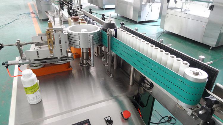 เครื่องติดฉลากกระดาษกาวเปียกอัตโนมัติเต็มรูปแบบสำหรับผลิตภัณฑ์แอลกอฮอล์